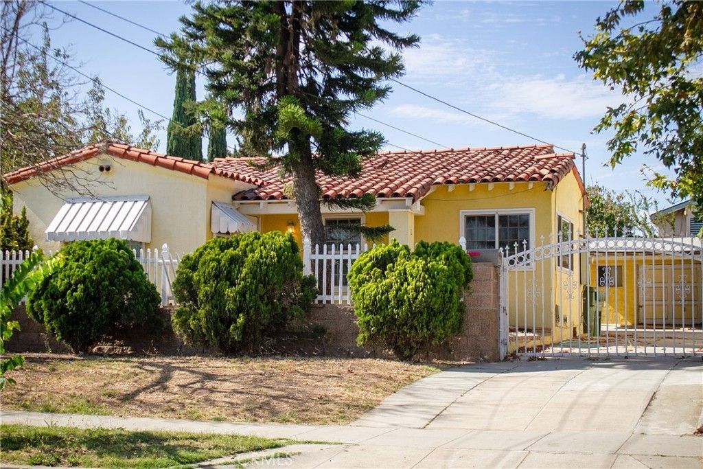 335 W Hillcrest Boulevard, Inglewood