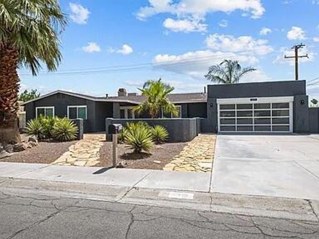 2190 N Whitewater Club Drive, Palm Springs