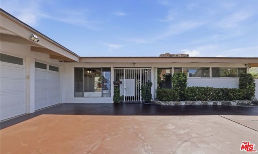 6732 Wooster Avenue, Los Angeles