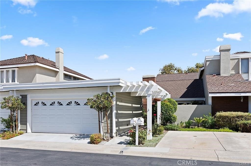 11 Pebblewood, Irvine