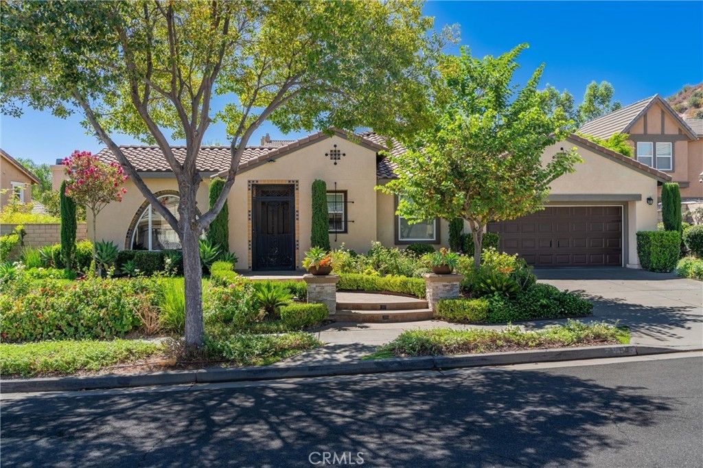 1254 Duxbury, Corona