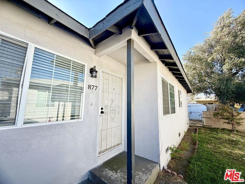 877 W Wilson Street, Pomona