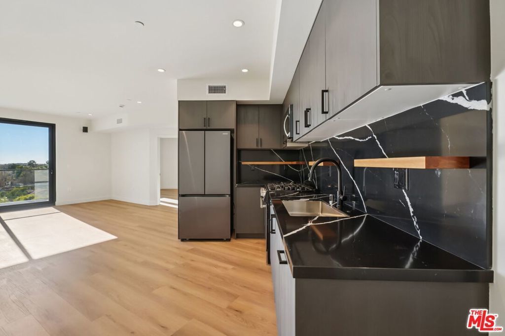 1110 S Spaulding Avenue # Ph5, Los Angeles