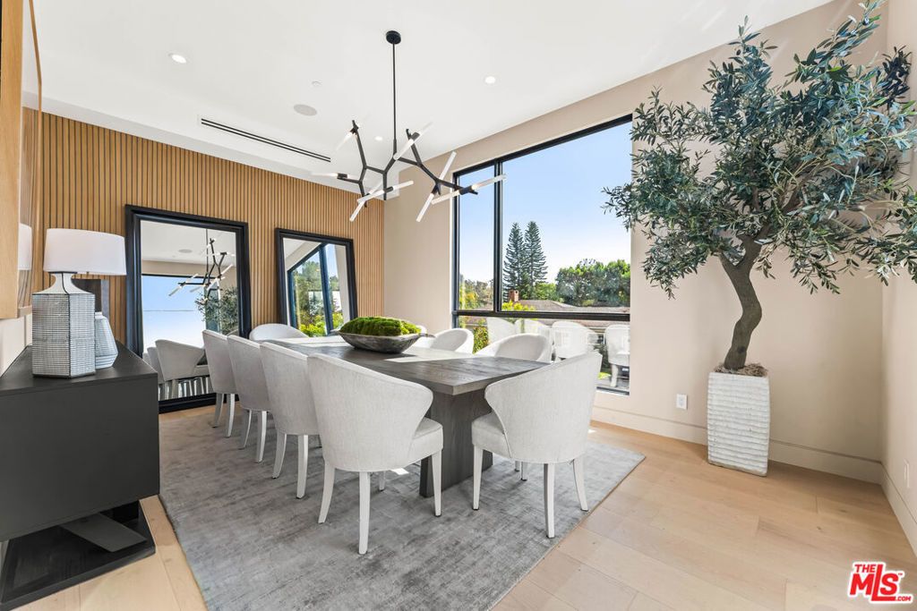 12119 Travis Street, Los Angeles