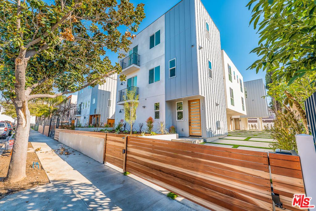 1236 N Beachwood Drive, Los Angeles