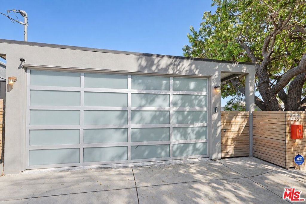 2226 Ronda Vista Drive, Los Angeles