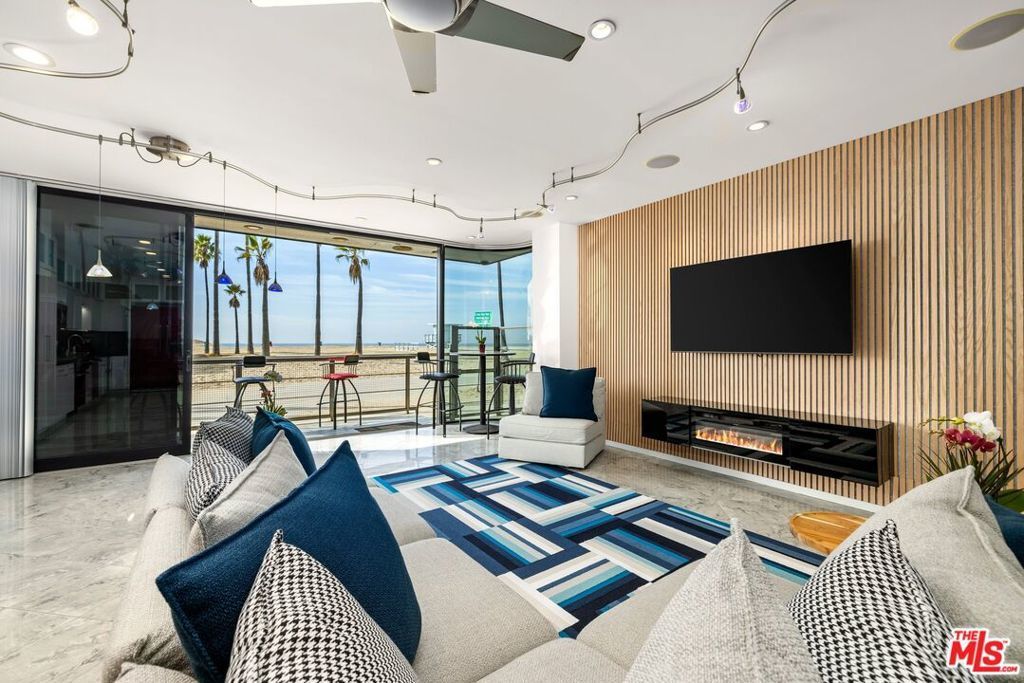 3007 Ocean Front Walk, Venice