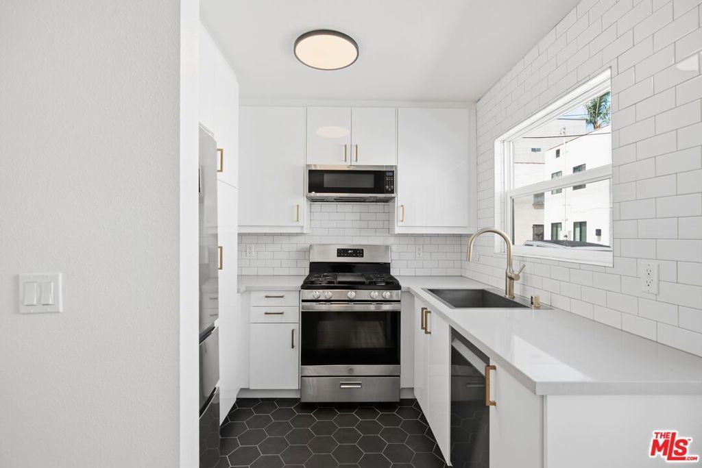 3611 W 4th Street, Los Angeles