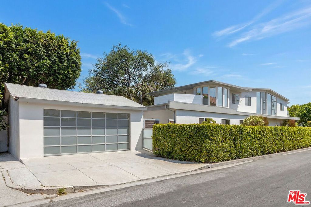 12041 Huston Street, Valley Village