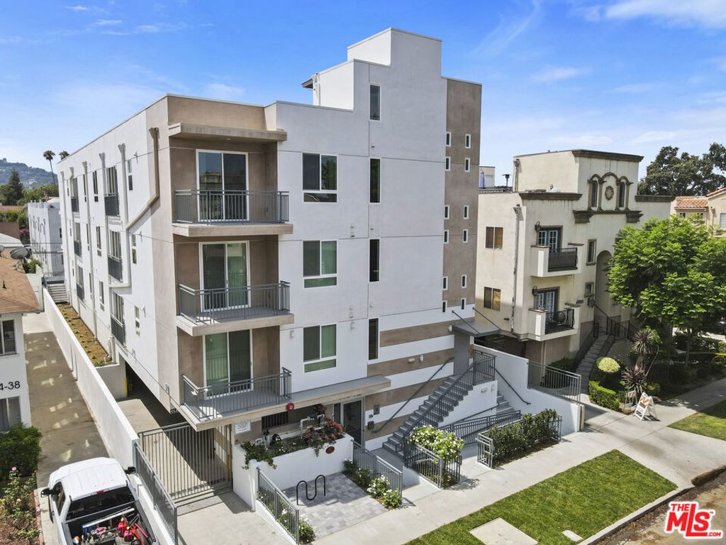 11042 La Maida Street # 203, North Hollywood