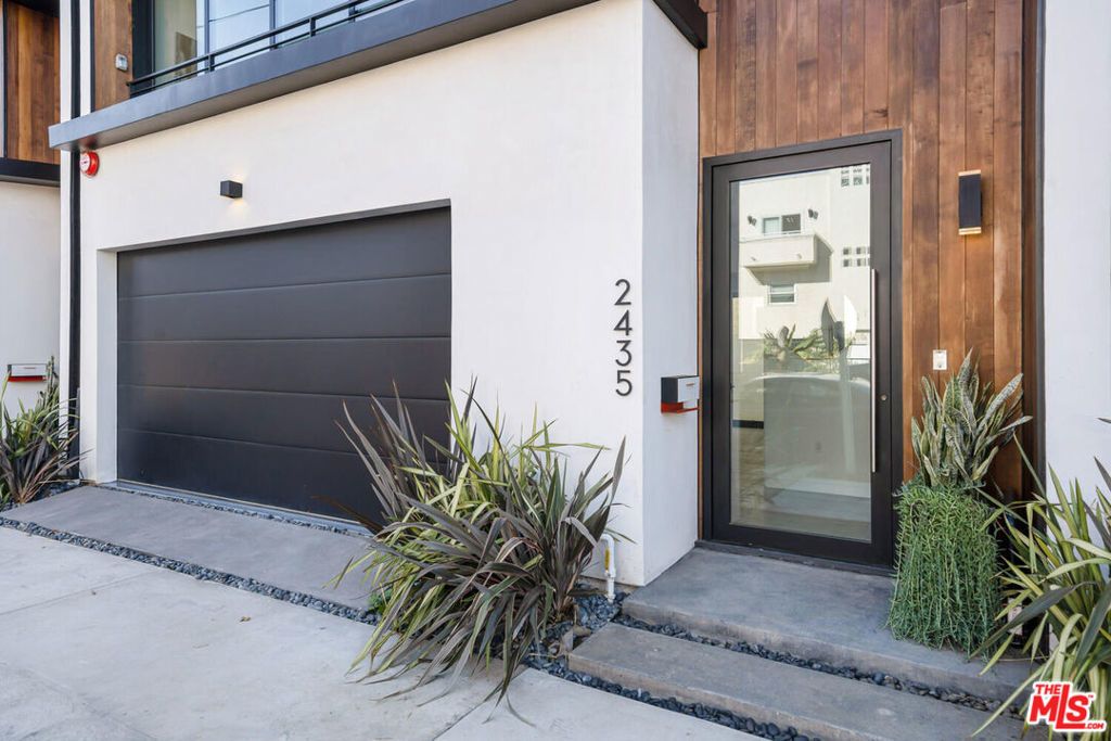 2435 S Penmar Avenue, Venice