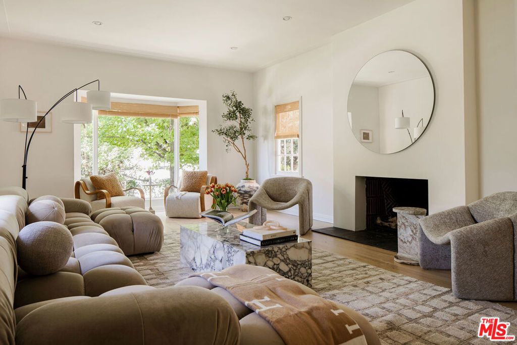 2518 Canyon Drive, Los Angeles