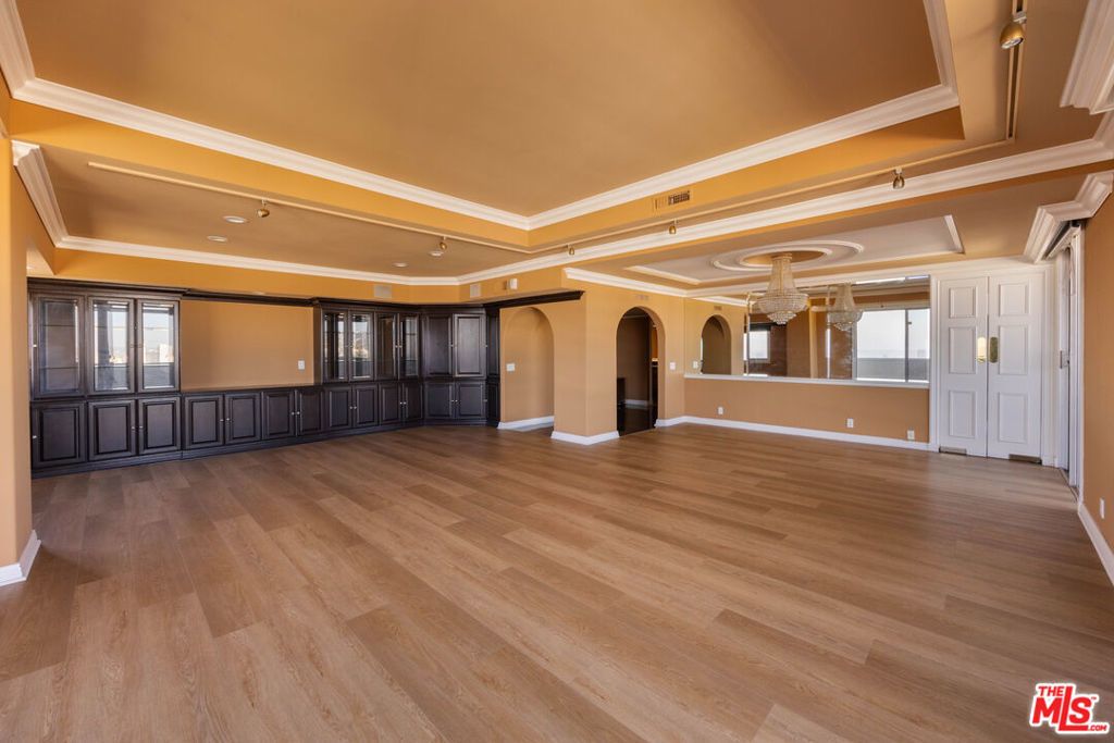 7250 Franklin Avenue # 1209, Los Angeles