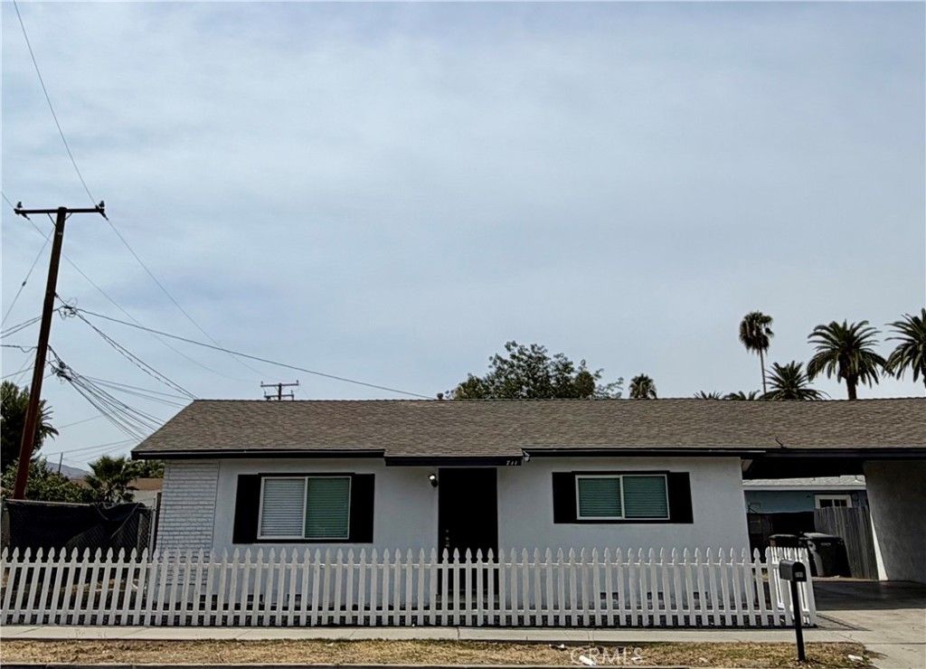711 E Oakland, Hemet
