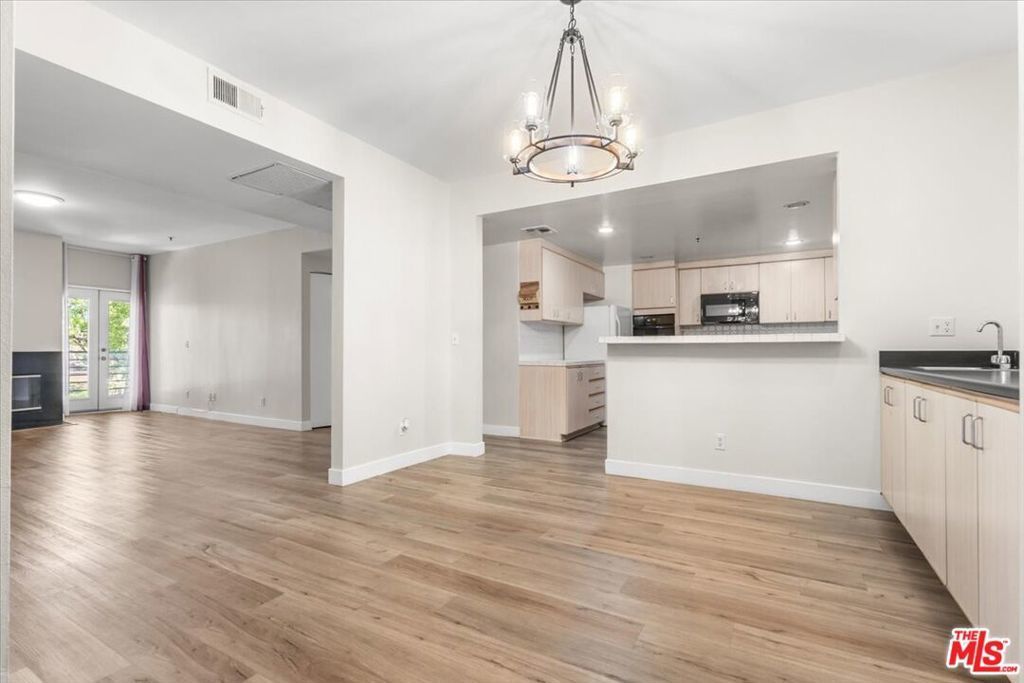 5350 White Oak Avenue # 209, Los Angeles