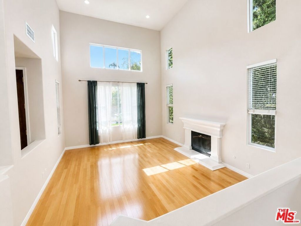 7371 Westcliff Drive, Los Angeles