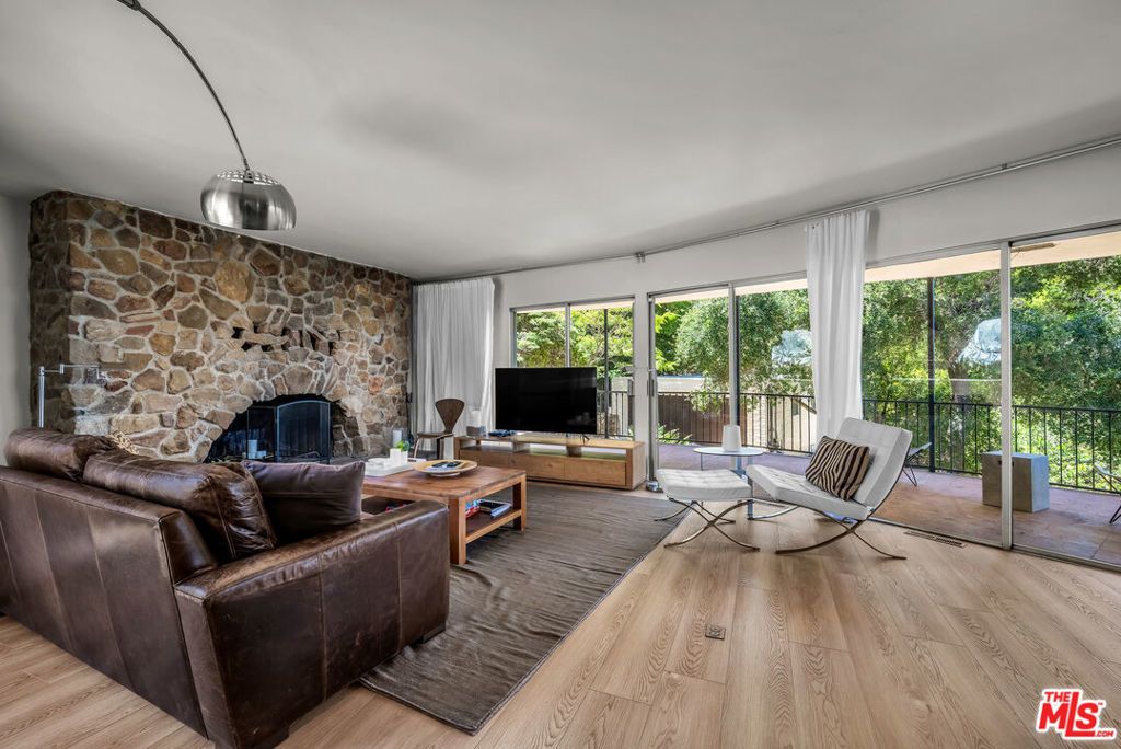 25202 Piuma Road, Calabasas