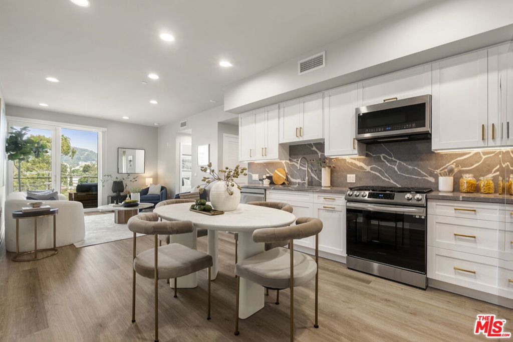 7428 Santa Monica Boulevard # 301, West Hollywood