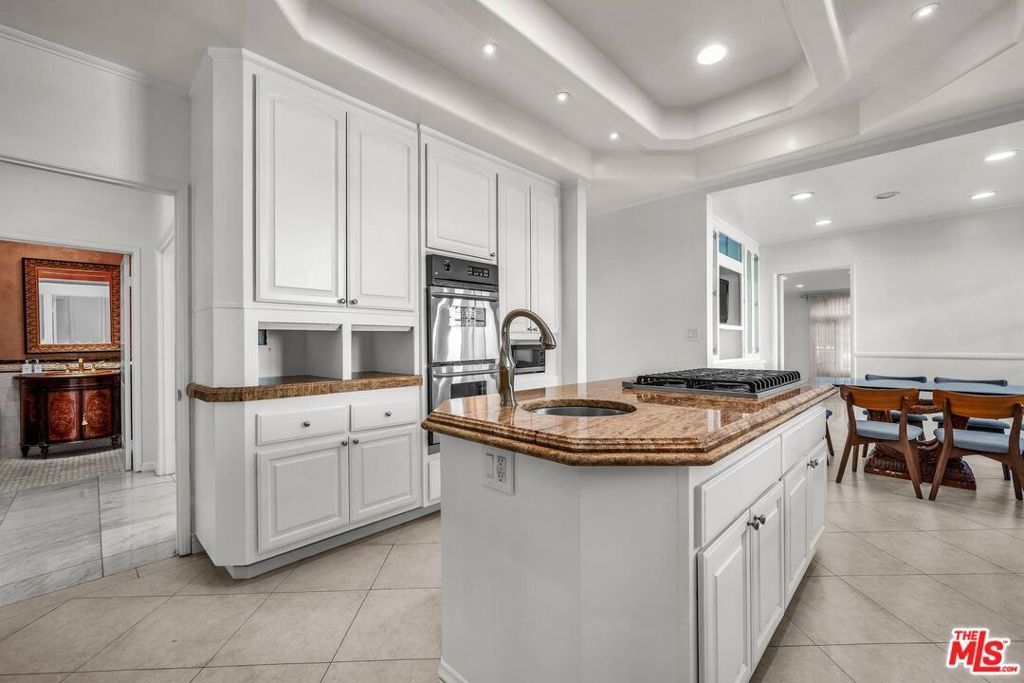 10810 Rochester Avenue, Los Angeles