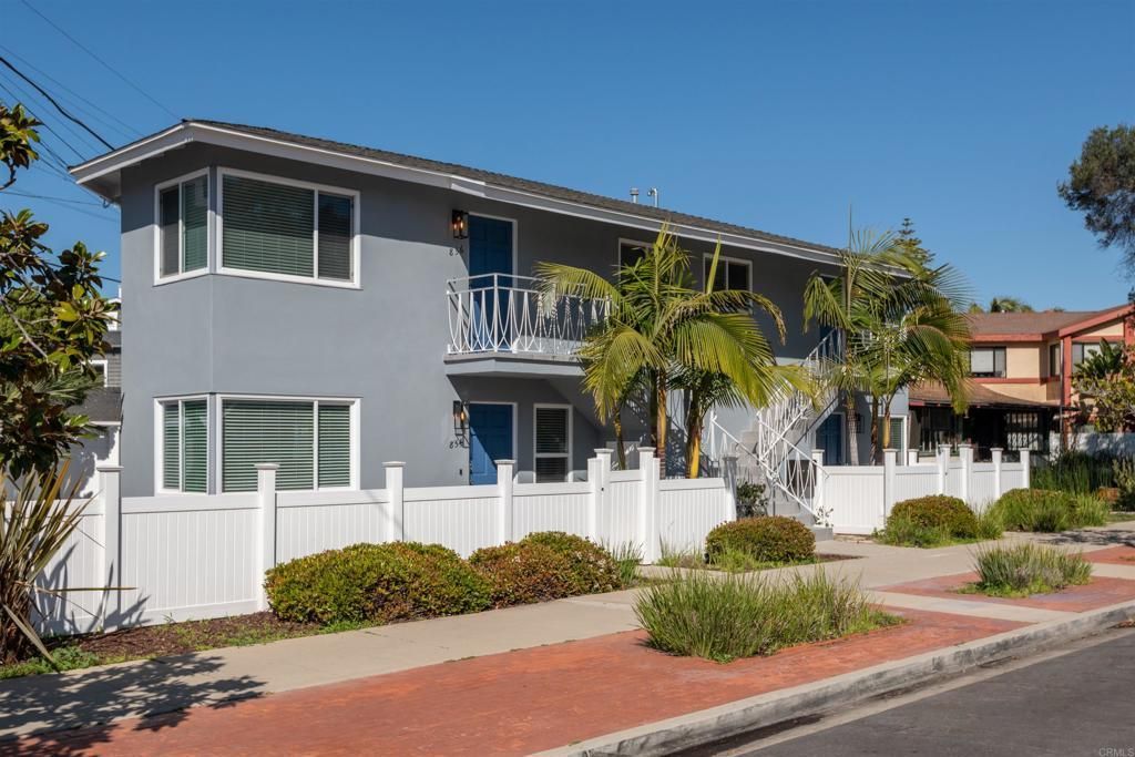856 Olive, Coronado