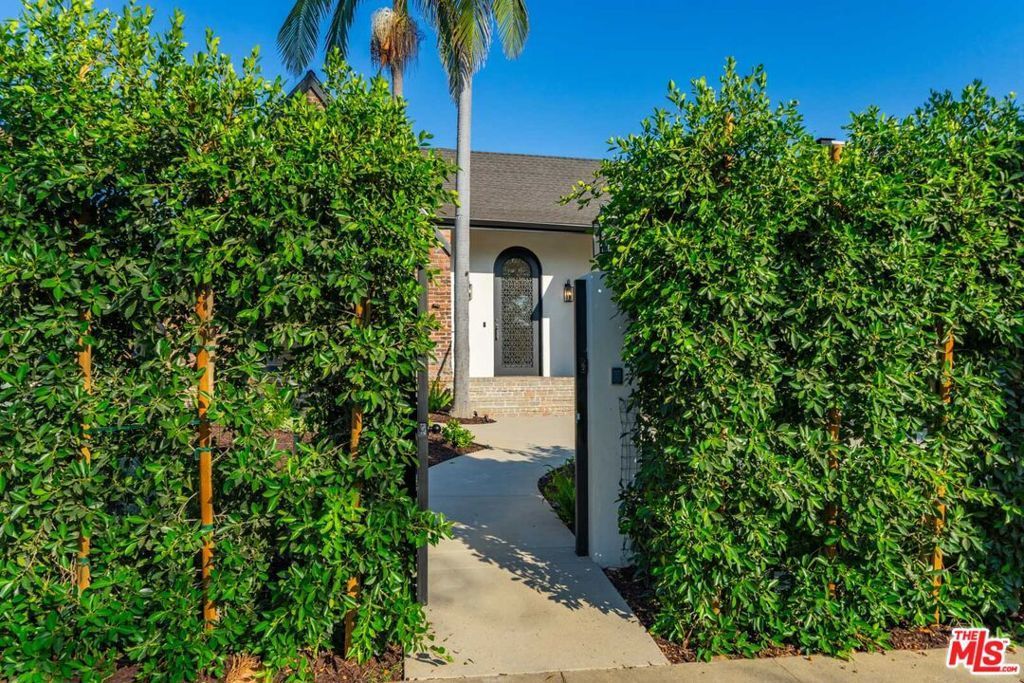 1222 S Genesee Avenue, Los Angeles