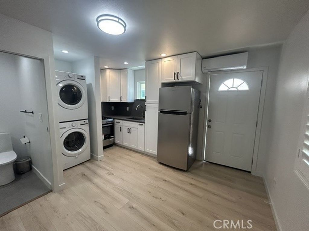 10132 B Lurline Avenue, Chatsworth