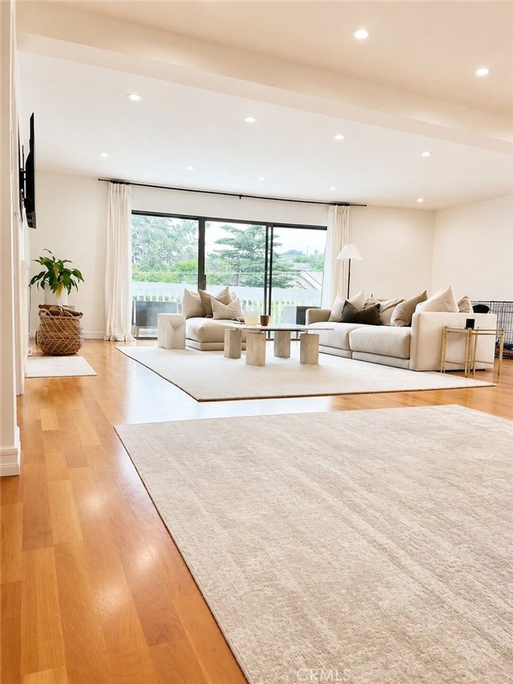1310 Roxbury Drive # 302, Los Angeles
