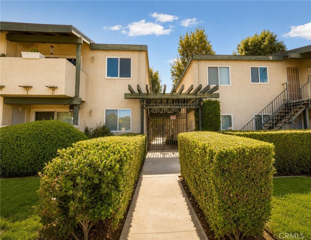 10636 Woodley # 43, Granada Hills
