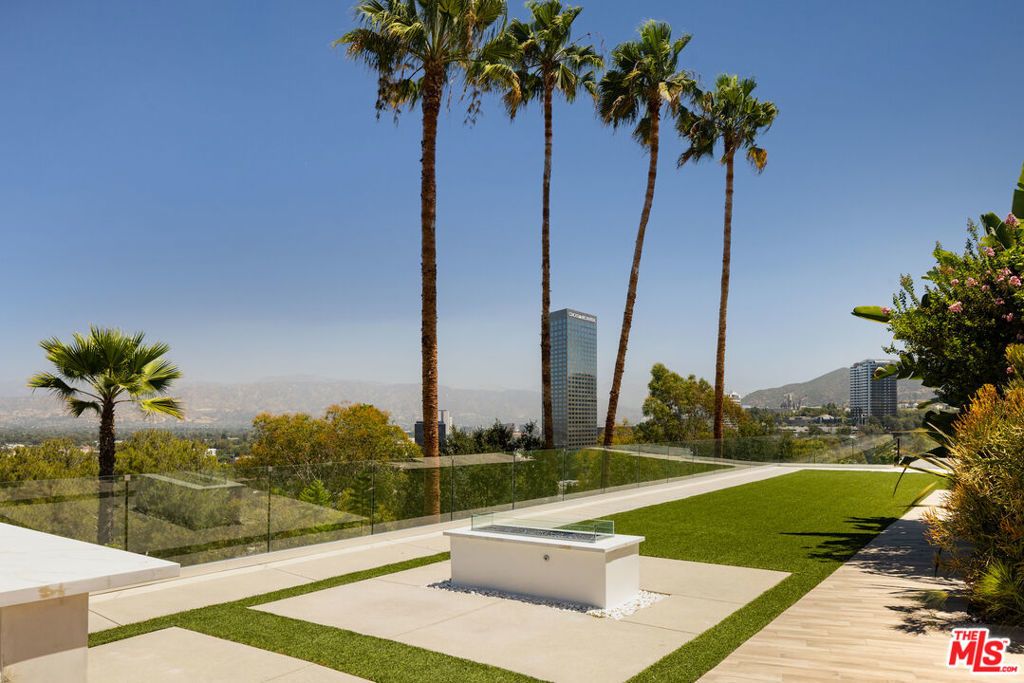 10901 Terryview Drive, Studio City
