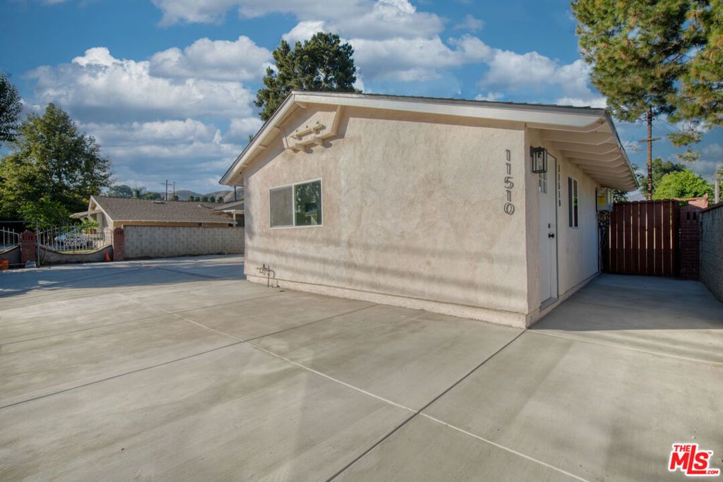 11510 Fenton Avenue, Sylmar