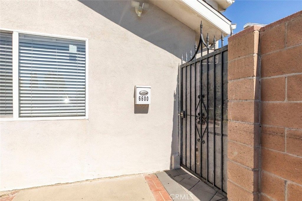6600 Charlesworth Avenue, North Hollywood