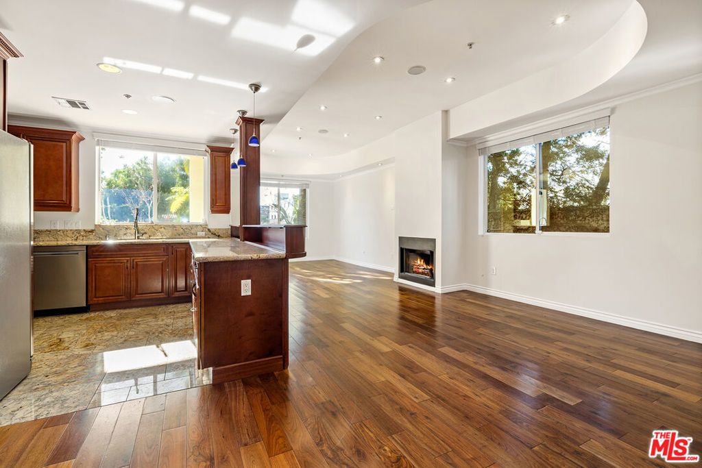 632 N Kings Road # 101, West Hollywood