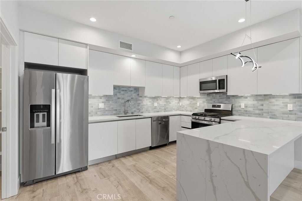 5820 La Mirada Avenue # 302, Hollywood