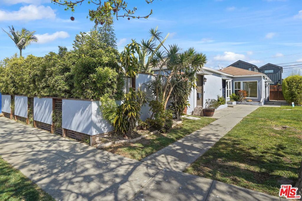 216 6th Avenue, Venice