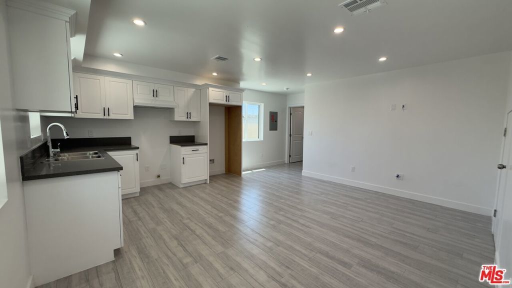 9011 Holmes Avenue # A, Los Angeles
