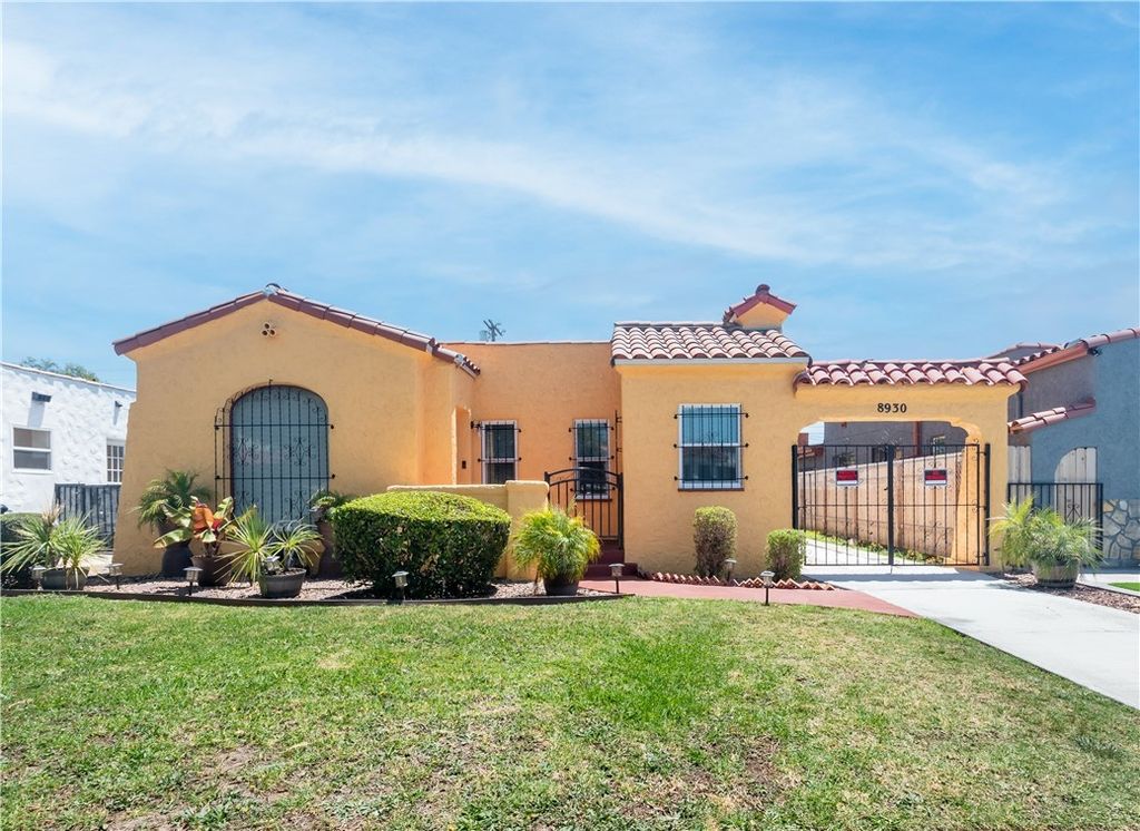 8930 S Hobart Blvd, Los Angeles