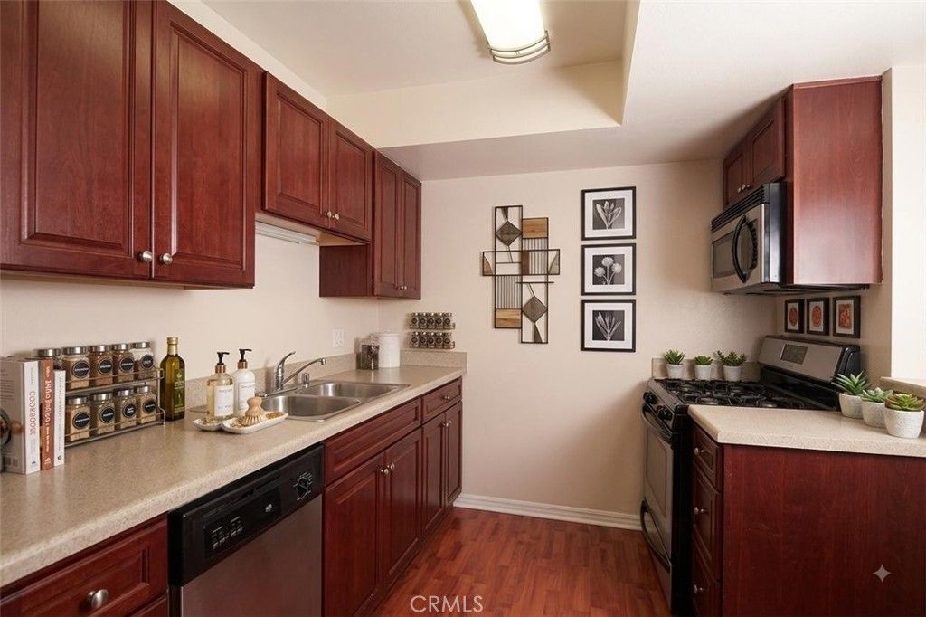 5545 Canoga Avenue # 213, Woodland Hills