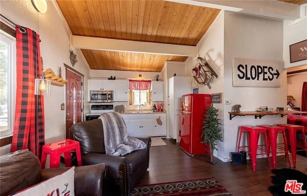 742 Cedar Lane, Sugarloaf