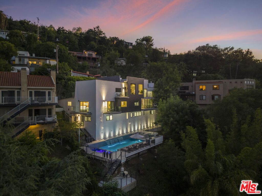 7317 Caverna Drive, Los Angeles
