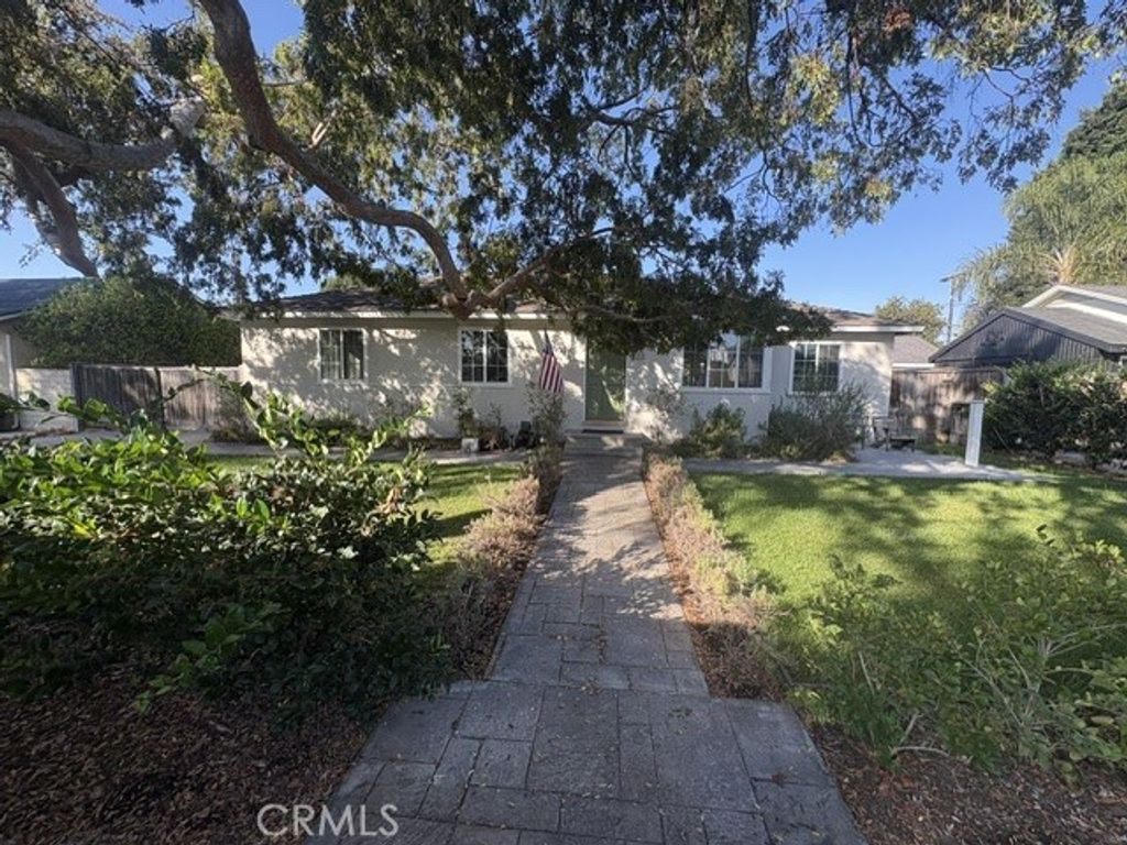 223 Lillian, Costa Mesa