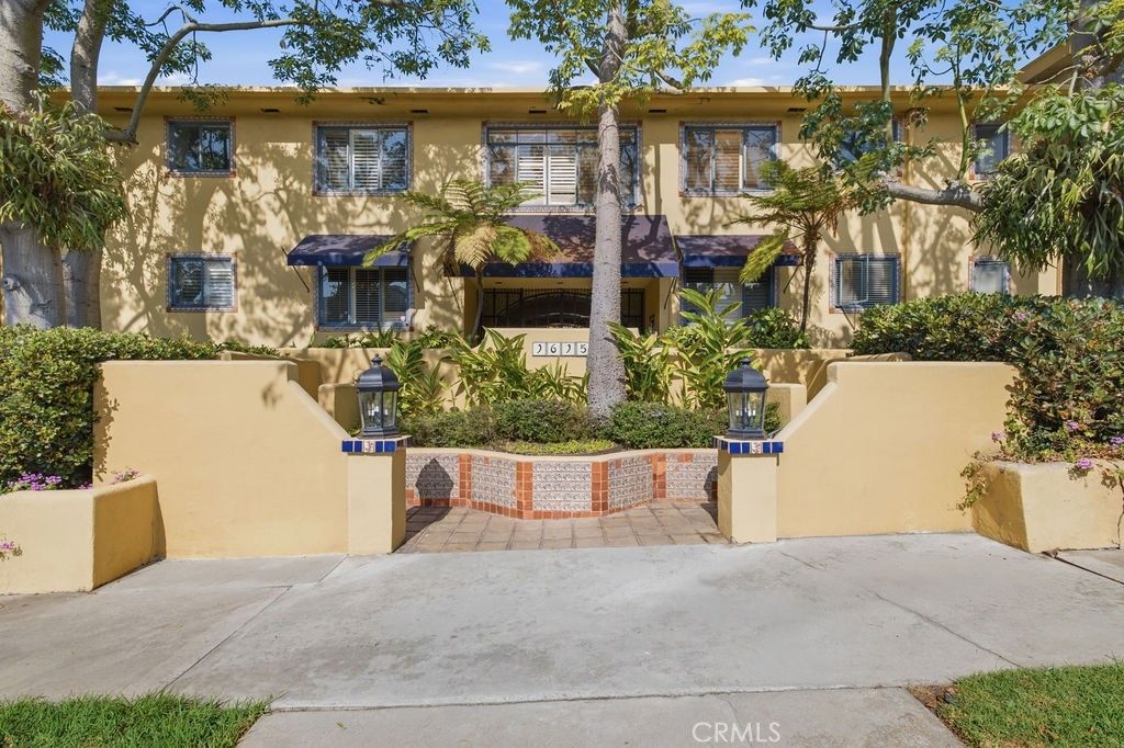 1615 N Laurel Avenue # 214, Hollywood
