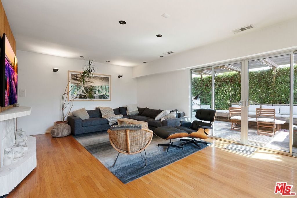 1666 S Curson Avenue, Los Angeles