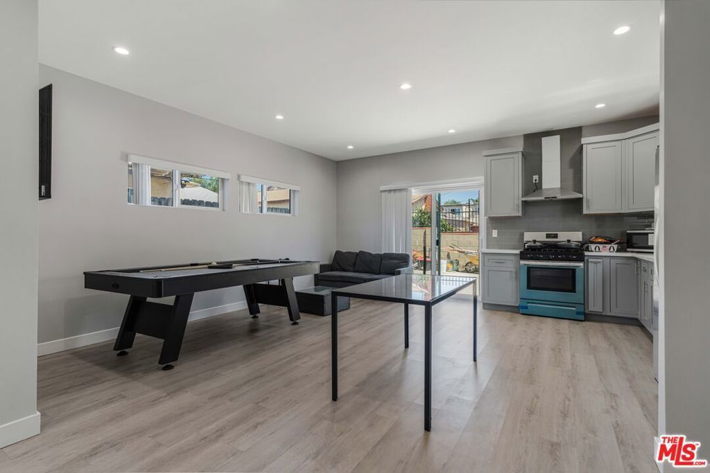8224 Vanscoy Avenue, North Hollywood