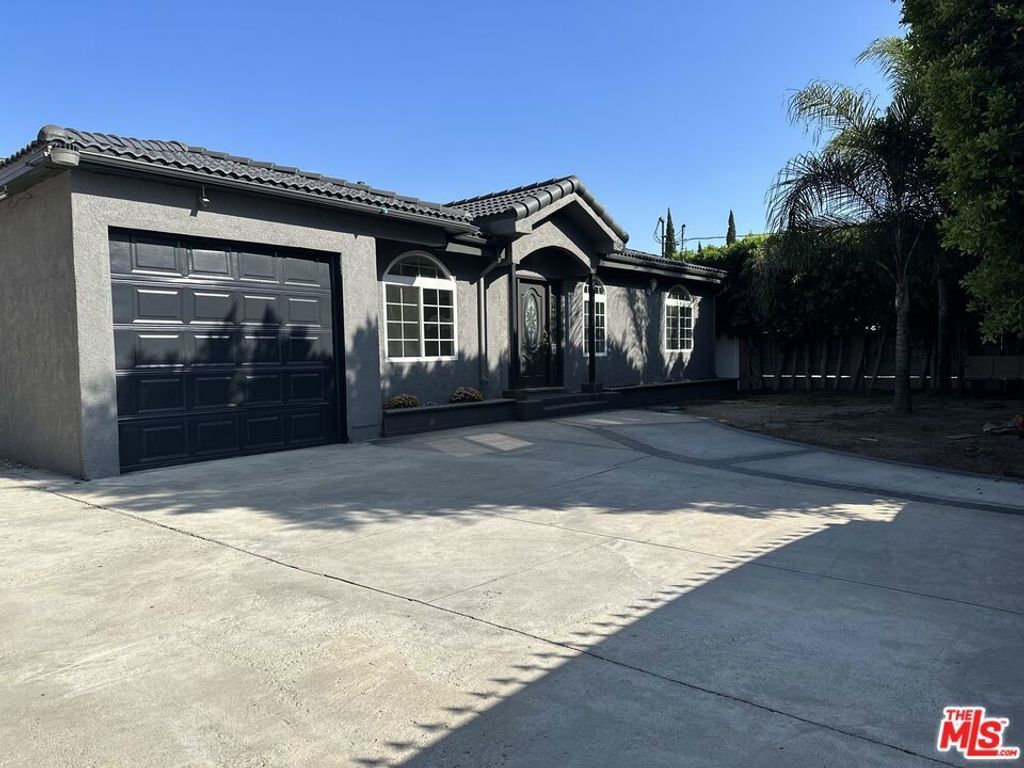 6742 Radford Avenue, Los Angeles
