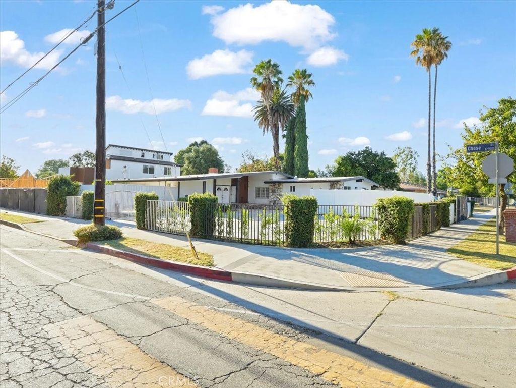 8501 Enfield Avenue, Northridge