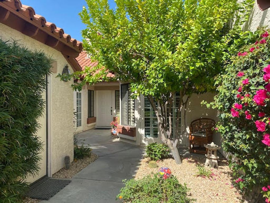 107 Avellino Circle, Palm Desert