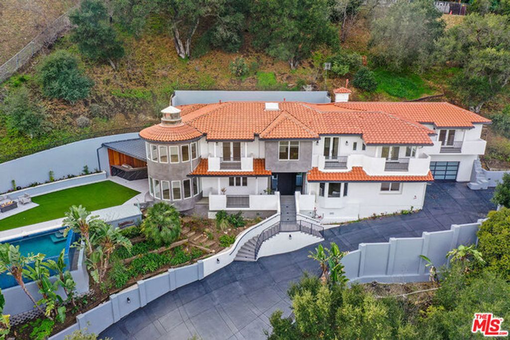 3373 Coldwater Canyon Avenue, Studio City