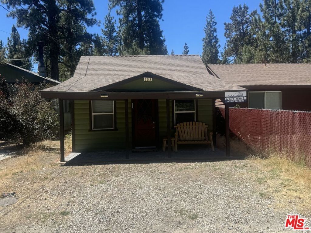 208 E Mountain View Boulevard, Big Bear City