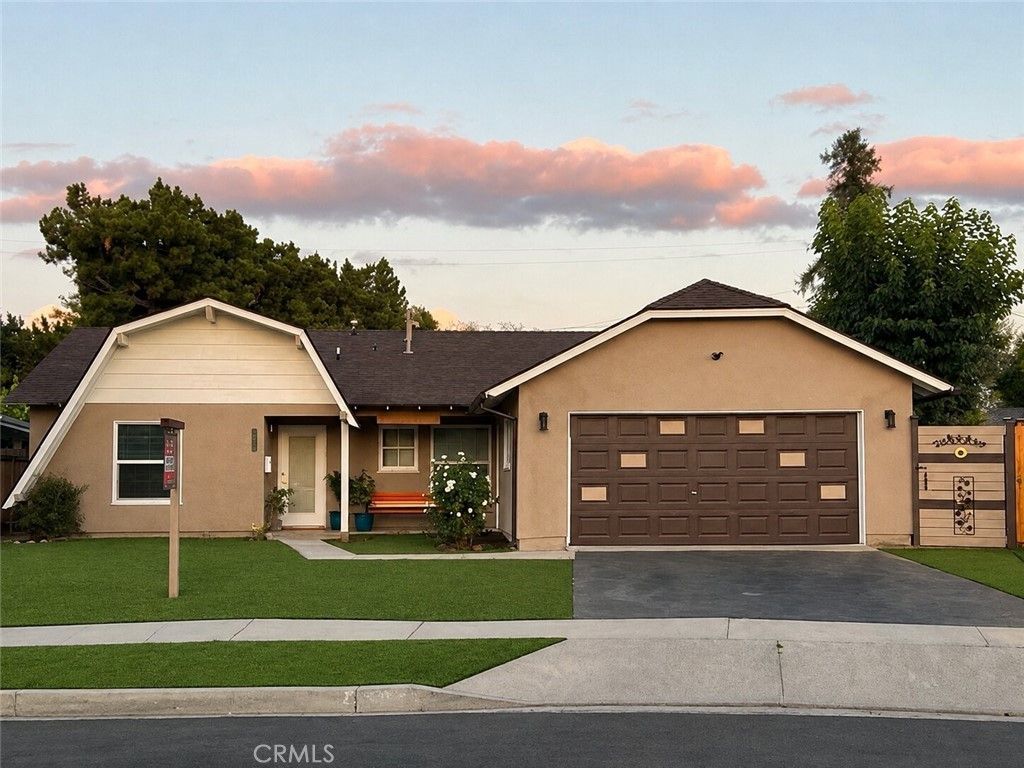 6904 Royer Avenue, West Hills