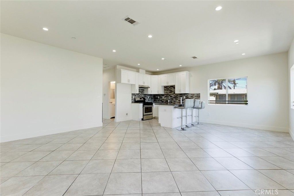 6821 Agnes Ave., North Hollywood